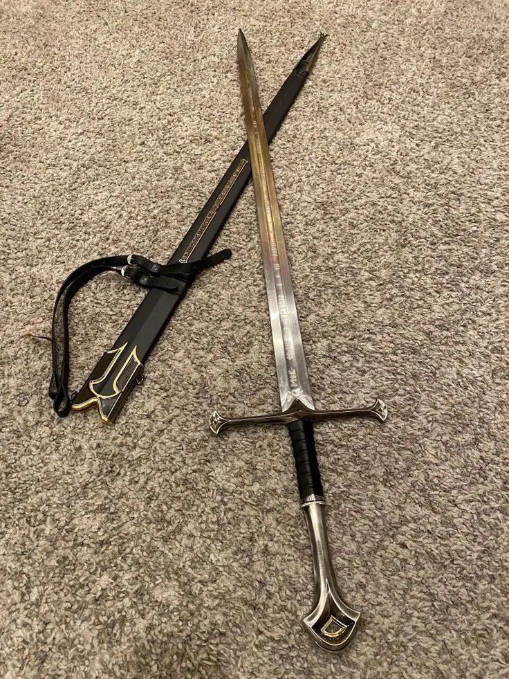 Espada decorativa medieval